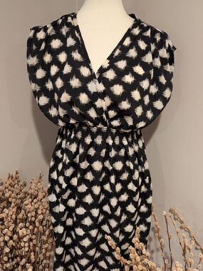 Soprano Black and White Abstract Floral Blouse